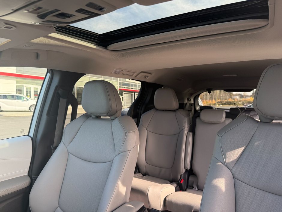 Toyota SIENNA XLE 8 PLACES XLE 2025-12