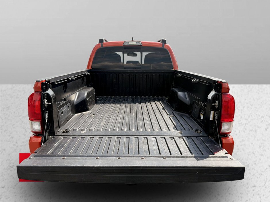 Toyota TACOMA 4X4 SR5 2017-13