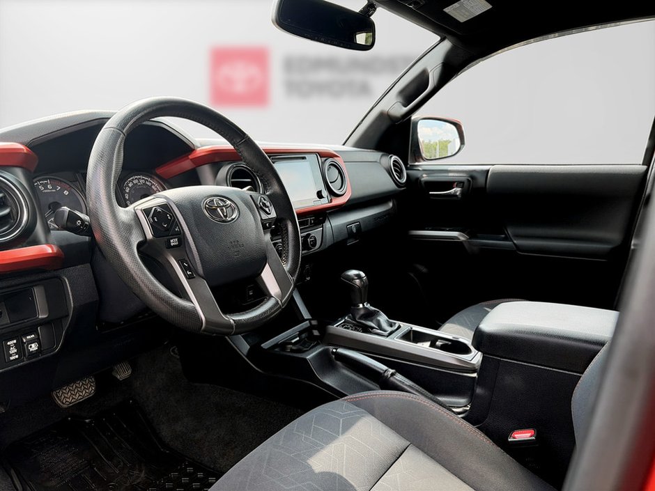 Toyota TACOMA 4X4 SR5 2017-11