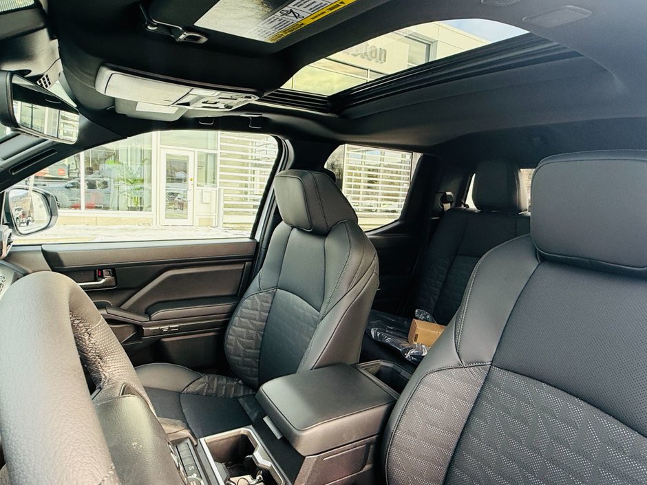 2025 Toyota TACOMA DOUBLE CAB AT-12