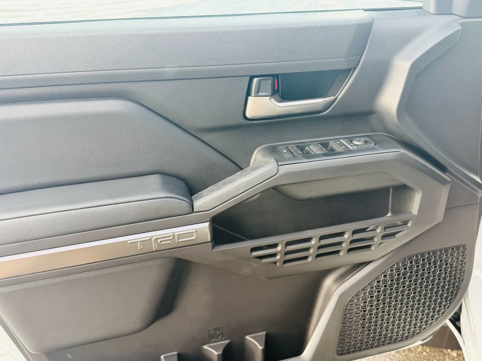 2025 Toyota TACOMA DOUBLE CAB AT-8