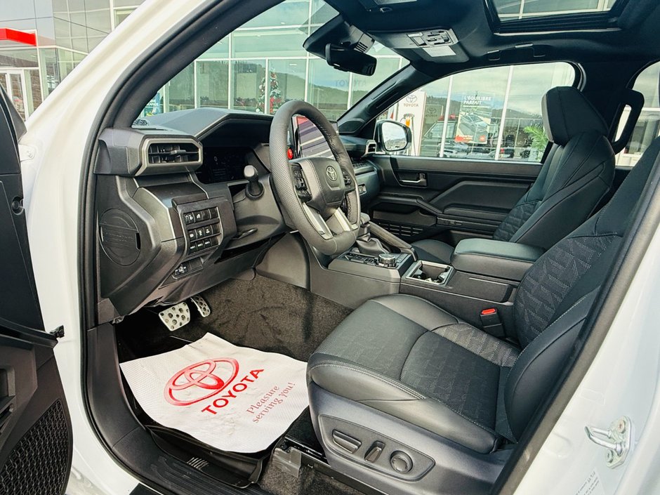 2025 Toyota TACOMA DOUBLE CAB AT-13