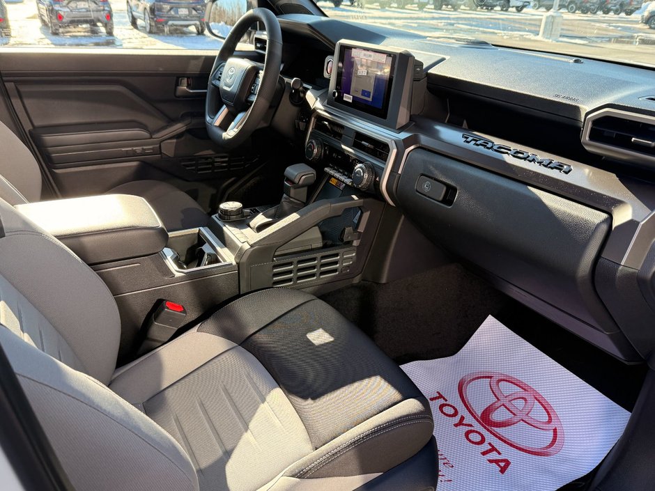 2026 Toyota TACOMA DOUBLE CAB AT-12