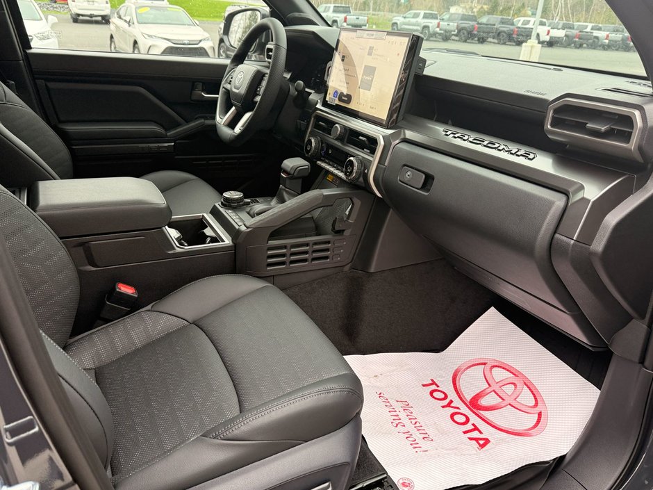Toyota Tacoma DOUBLE CAB AT 2026-14