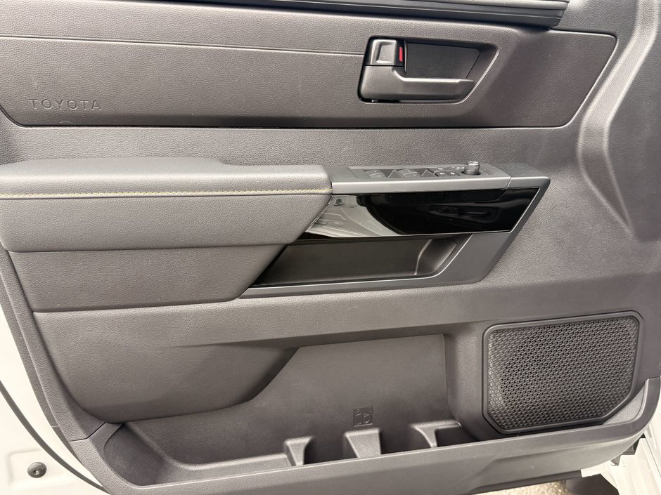 2026 Toyota TUNDRA CREWMAX SR SR-8