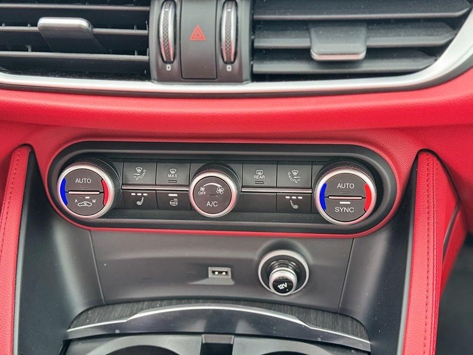 Alfa Romeo Stelvio Sport AWD 2021-17
