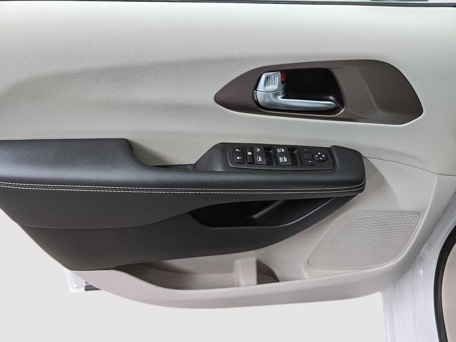 2024 Chrysler Grand Caravan SXT-10