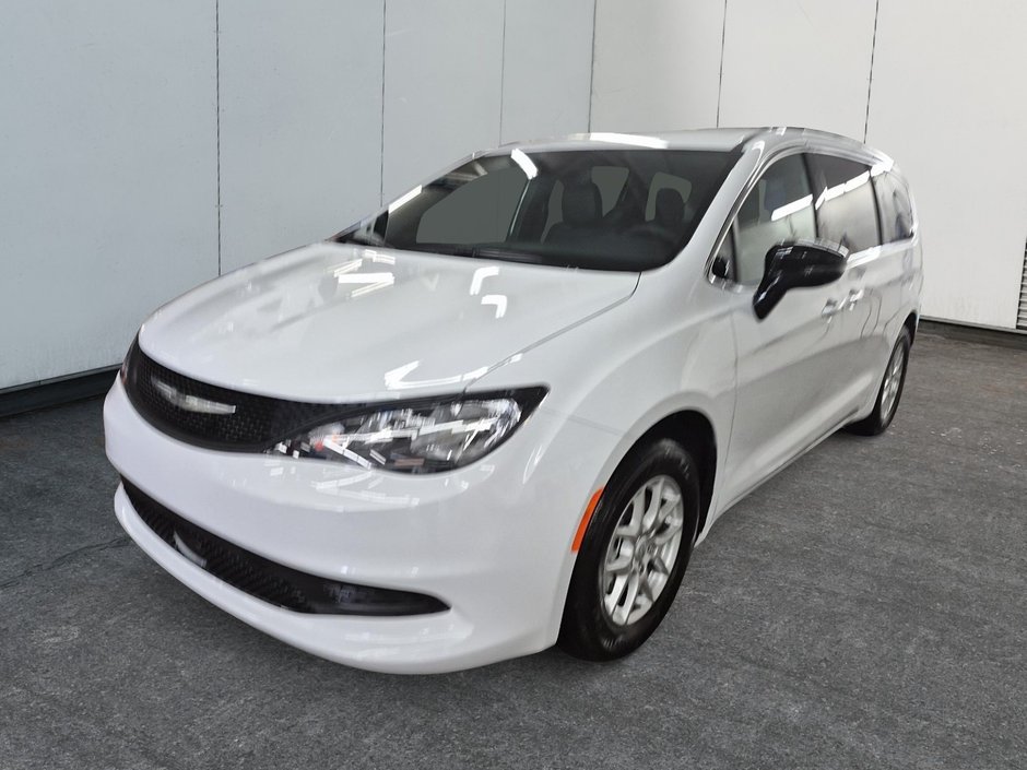 2025 Chrysler GRAND CARAVAN SXT in Sherbrooke, Quebec