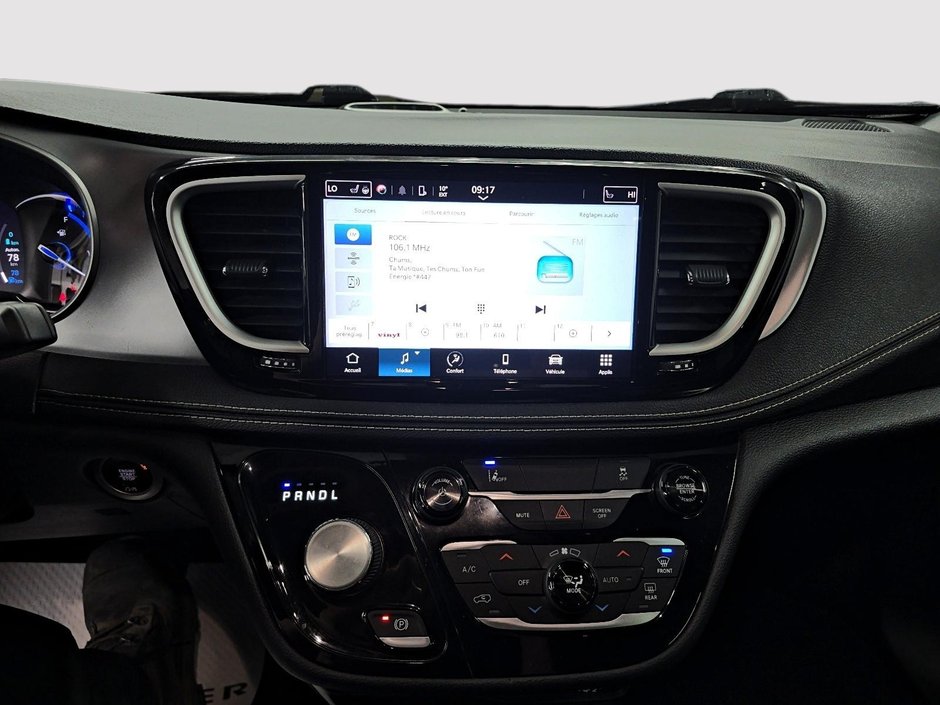 2022 Chrysler Pacifica Hybrid TOURING L // PHEV // PACIFICA-16