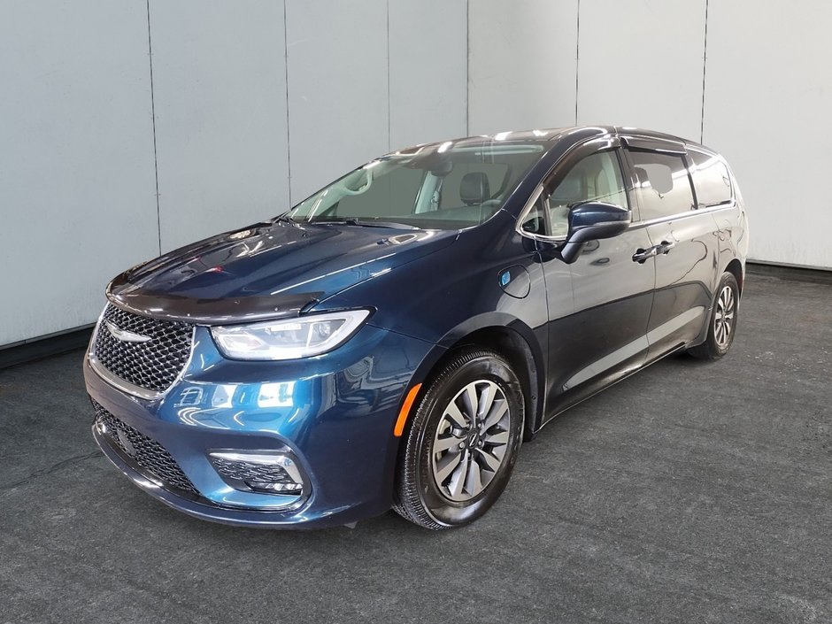 2023 Chrysler Pacifica Hybrid TOURING L in Sherbrooke, Quebec