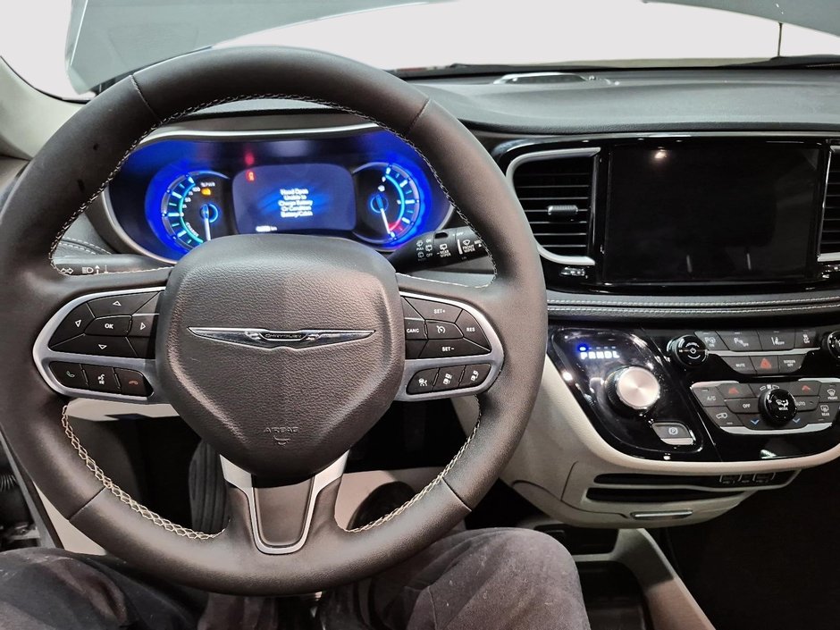 Chrysler Pacifica Hybrid TOURING-L // PLAN OR 425S ENTRETIENS 2023-9