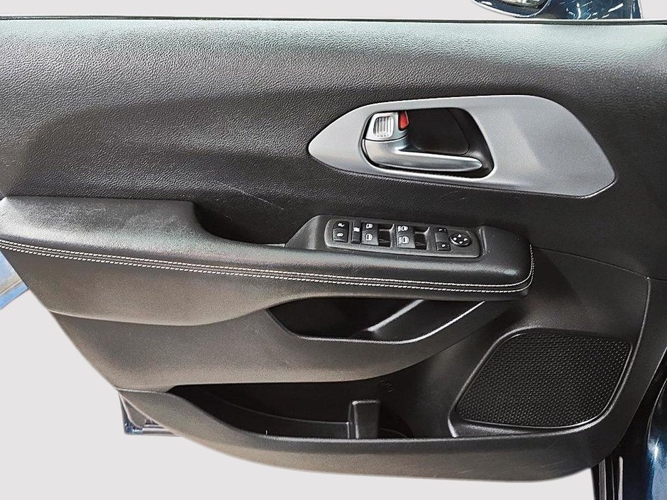 2022 Chrysler Pacifica TOURING AWD // STOW & GO-10