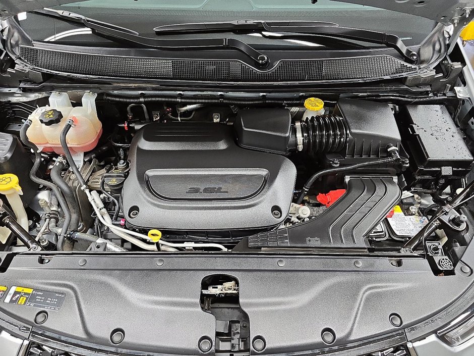 Chrysler Pacifica TOURING-L // STOW N GO 2023-7