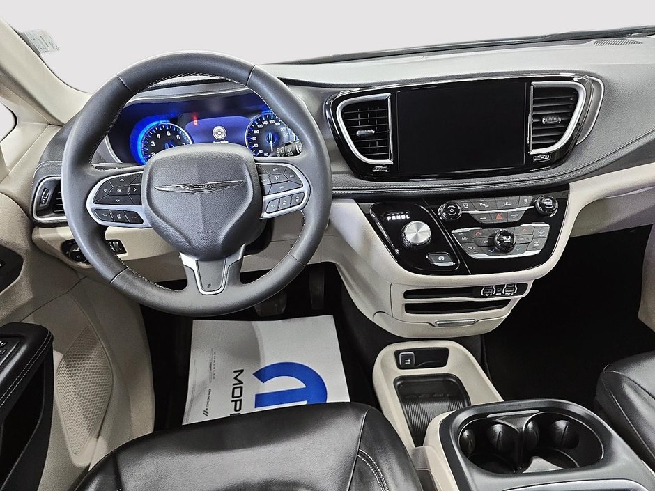 Chrysler Pacifica TOURING-L // STOW N GO 2023-9