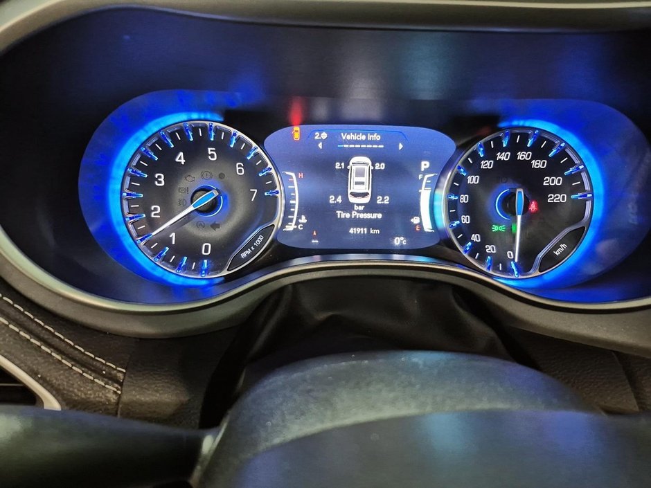 Chrysler Pacifica Touring-L Apparence S 2024-13