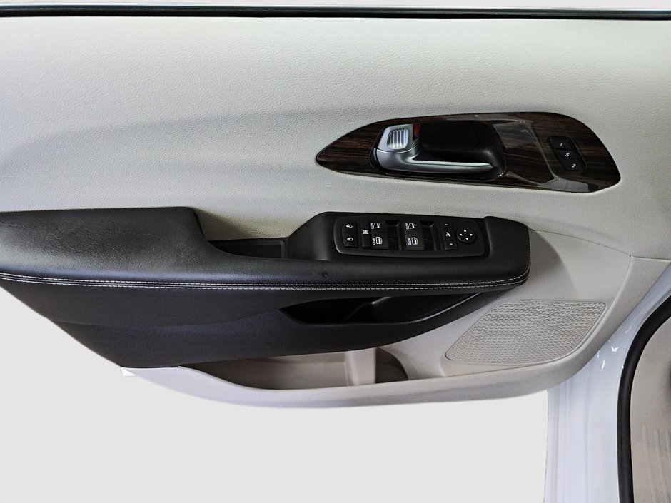 2024 Chrysler Pacifica Limited-10