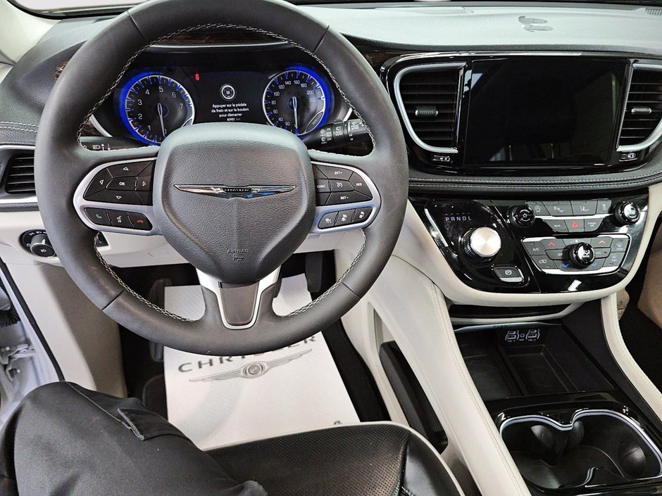2024 Chrysler Pacifica Limited-13