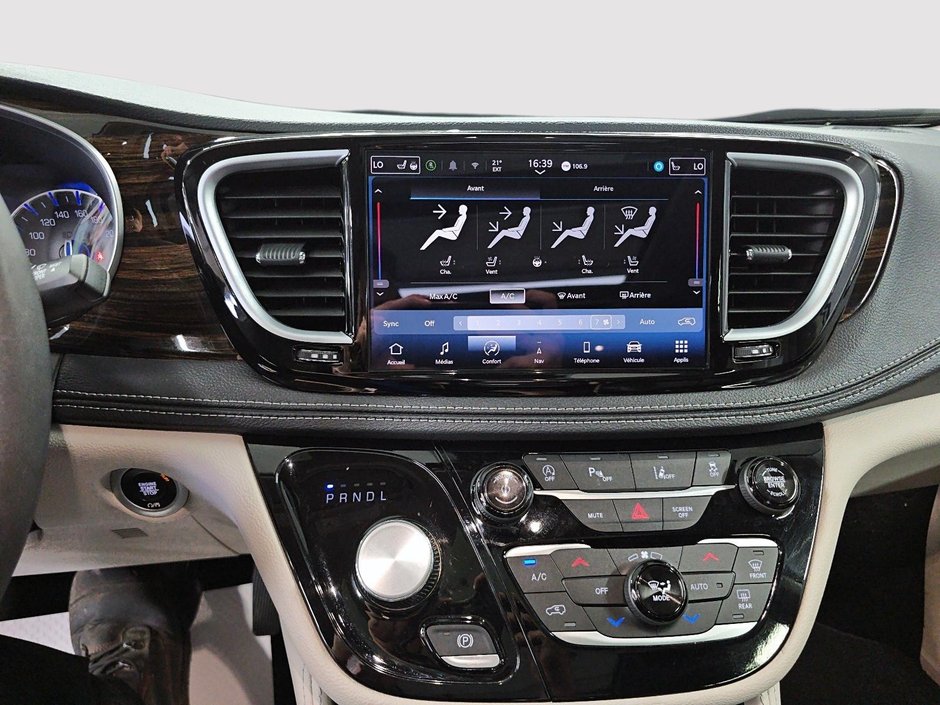 2024 Chrysler Pacifica Limited-17