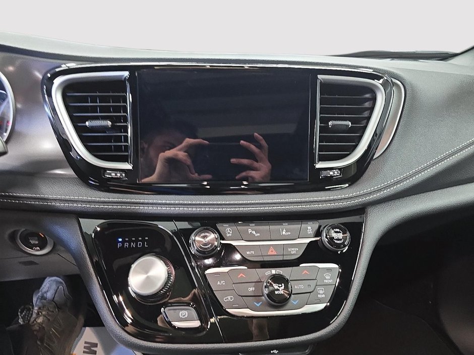 Chrysler Pacifica SELECT AWD 2026-16