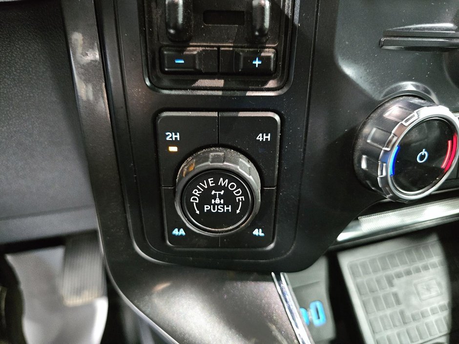 Ford F-150 LARIAT // 3.5 HYBRID // FX4 2022-15