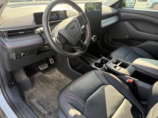 2025 Ford Mustang Mach-E Premium-8