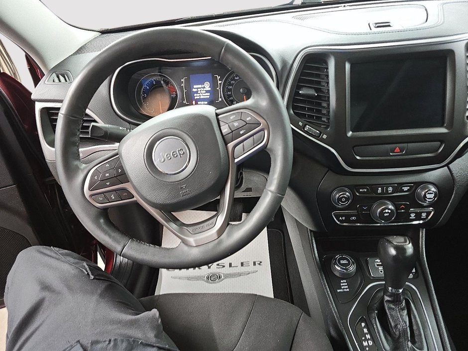 Jeep Cherokee NORTH 4X4 // V6 // TOIT PANORAMIQUE 2022-13