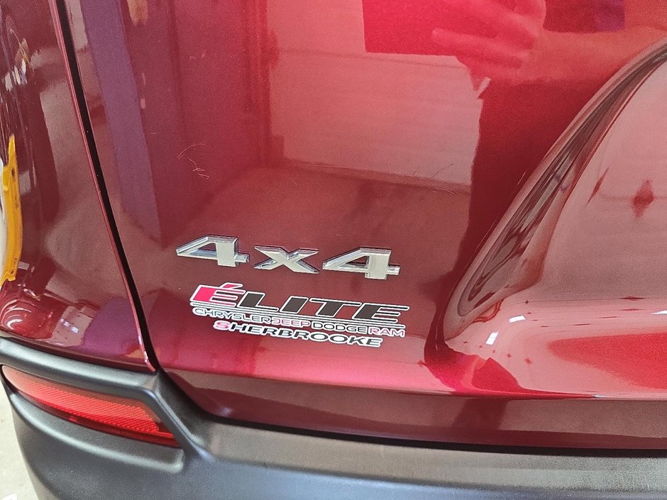 Jeep Cherokee NORTH 4X4 // V6 // TOIT PANORAMIQUE 2022-15