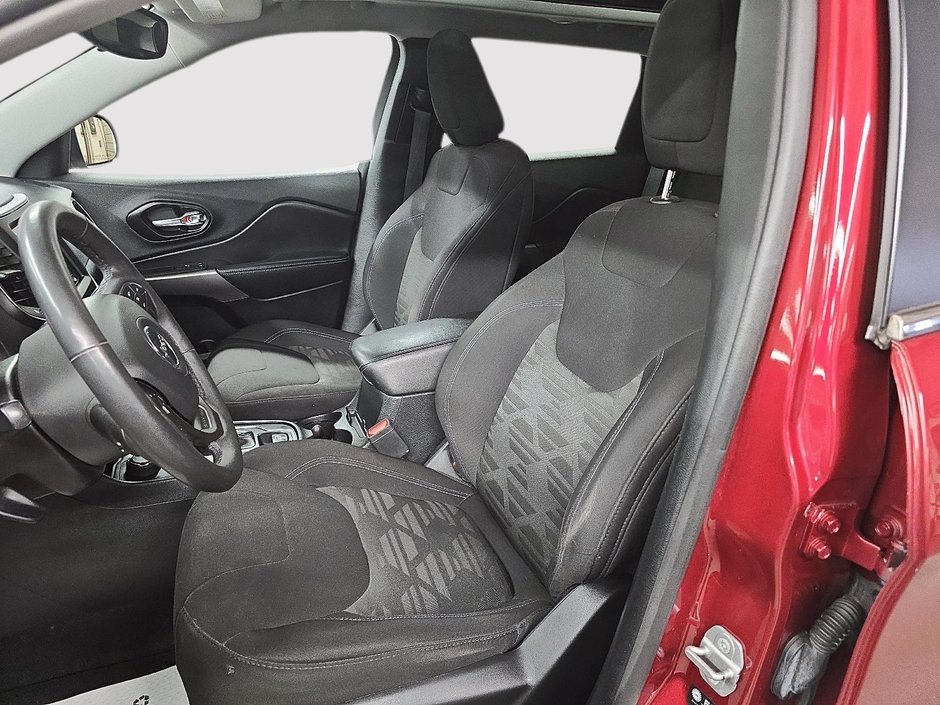 Jeep Cherokee NORTH 4X4 // V6 // TOIT PANORAMIQUE 2022-8