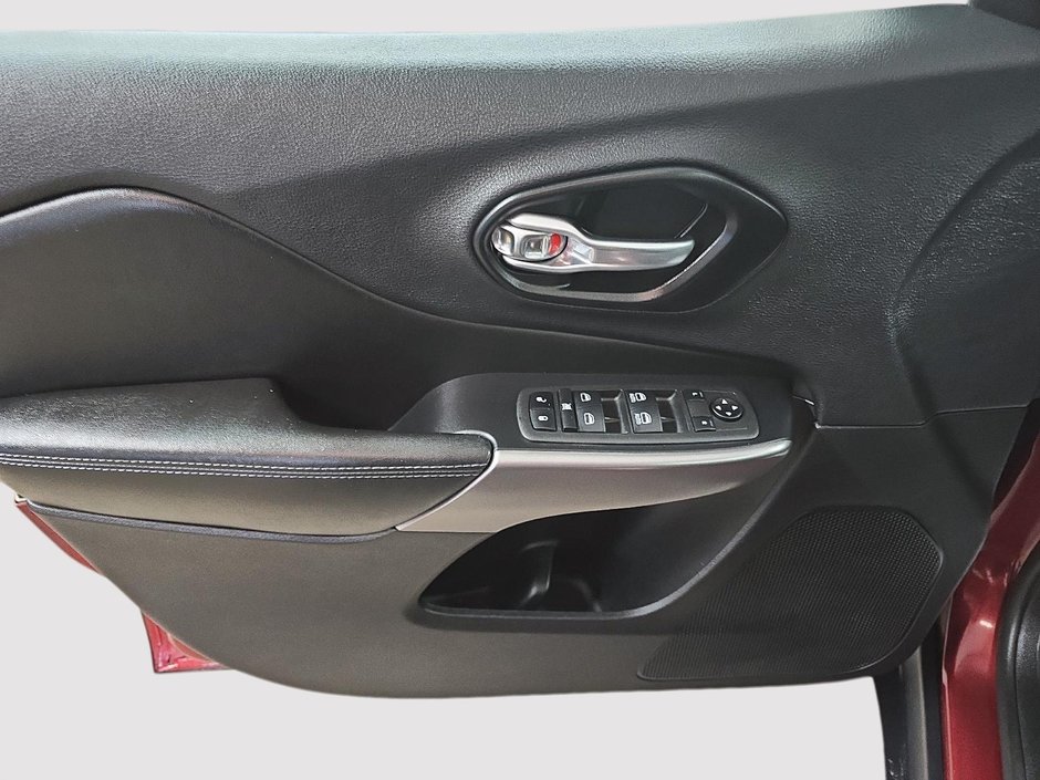 Jeep Cherokee NORTH 4X4 // V6 // TOIT PANORAMIQUE 2022-10