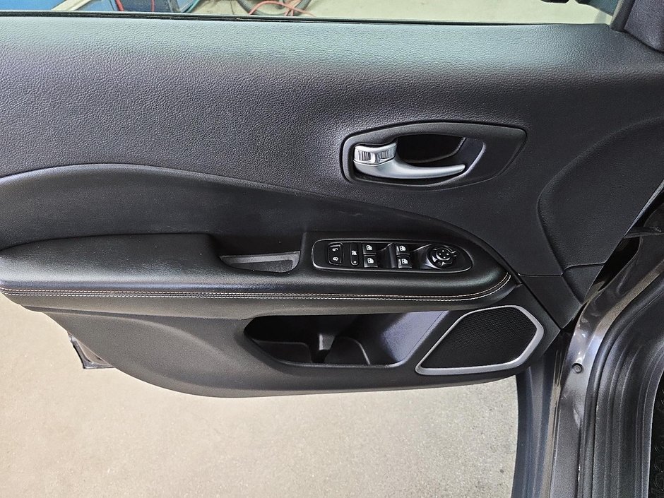 2018 Jeep Compass NORTH 4X4 // ENSEMBLE TEMPS FROIDS-10