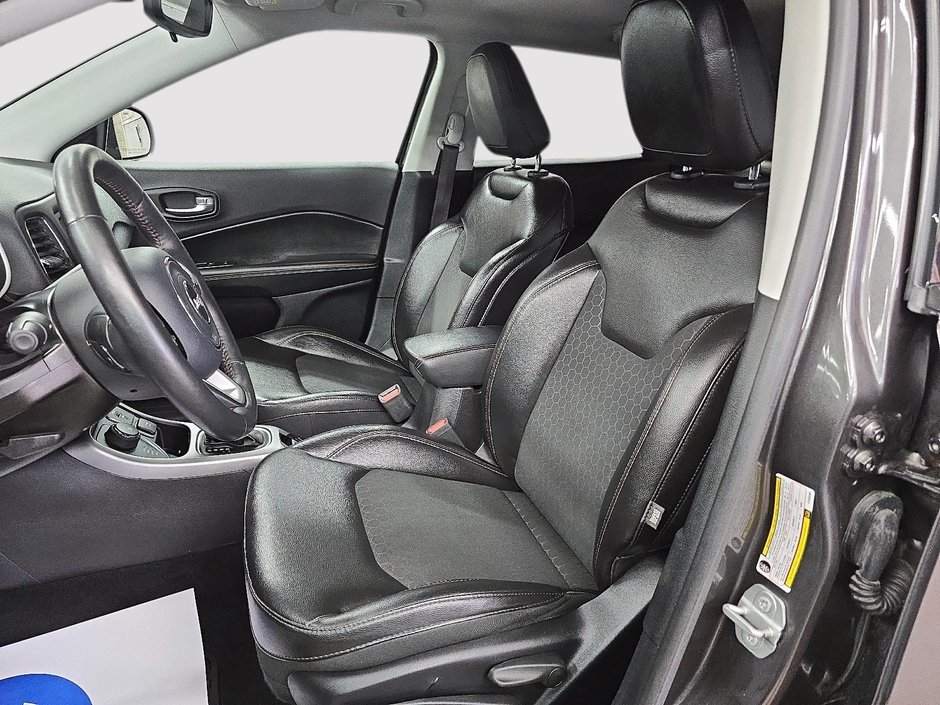 2018 Jeep Compass NORTH 4X4 // ENSEMBLE TEMPS FROIDS-8