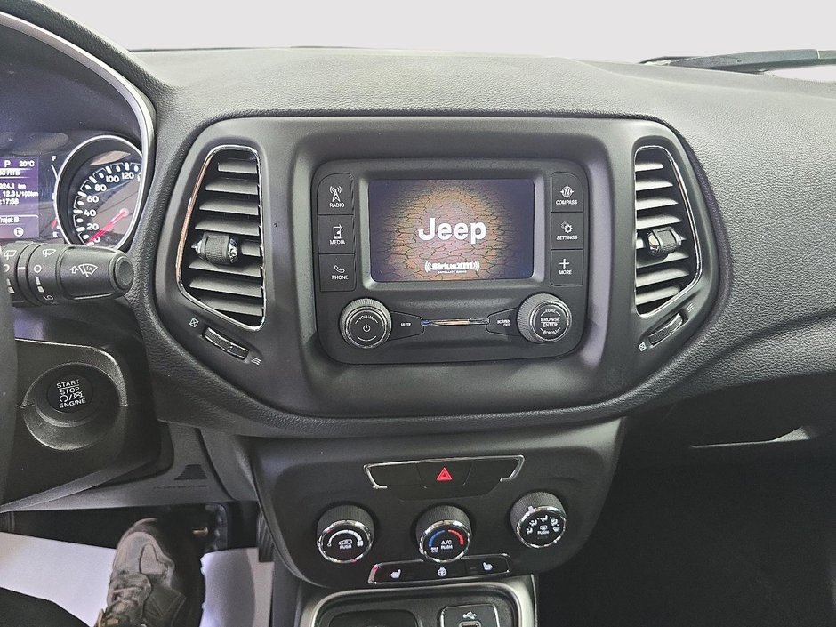 2018 Jeep Compass NORTH 4X4 // ENSEMBLE TEMPS FROIDS-17