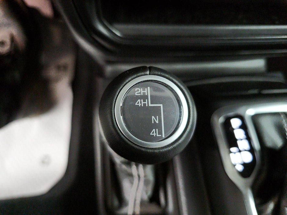 Jeep Gladiator OVERLAND // 4RM // V6 PENTASTAR 2023-15