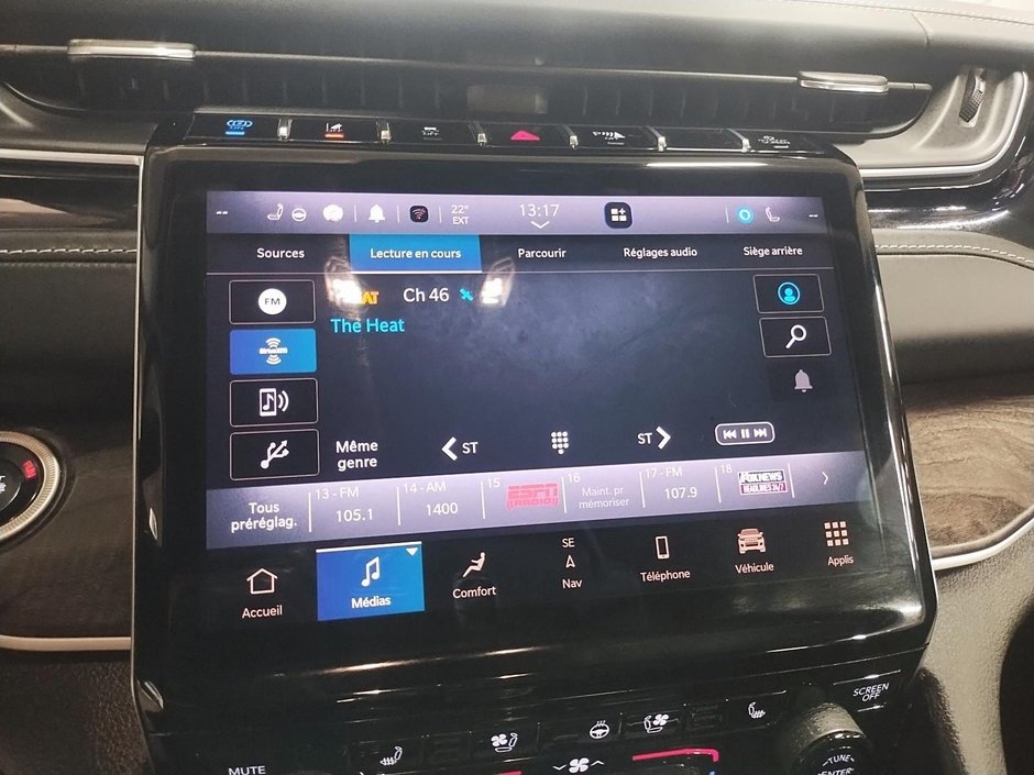 2022 Jeep Grand Cherokee 4xe DVD // CUIR // ECRANS PASSAGERS ARRIÈRES-17