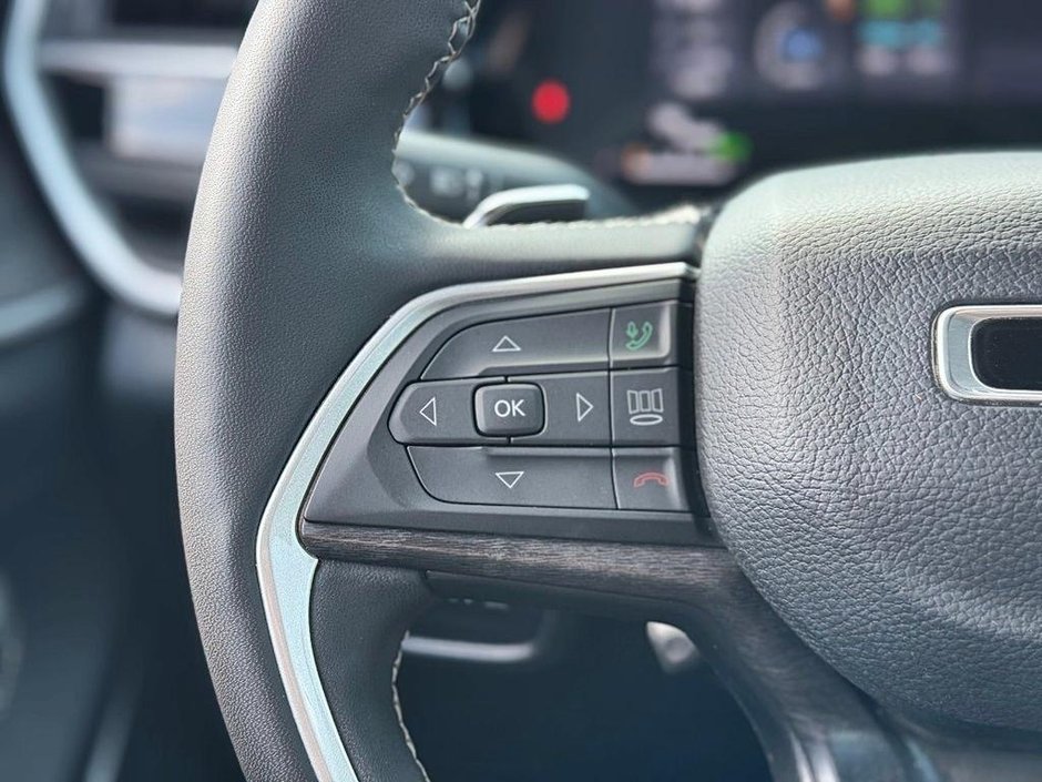2022 Jeep Grand Cherokee 4xe DVD // CUIR // ECRANS PASSAGERS ARRIÈRES-16