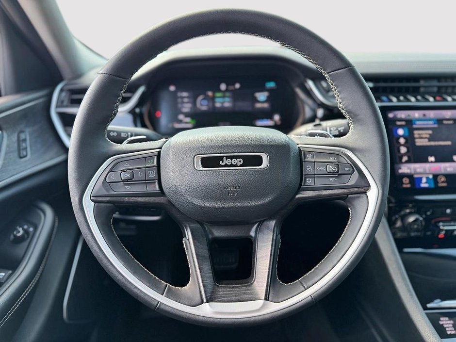 2022 Jeep Grand Cherokee 4xe DVD // CUIR // ECRANS PASSAGERS ARRIÈRES-14