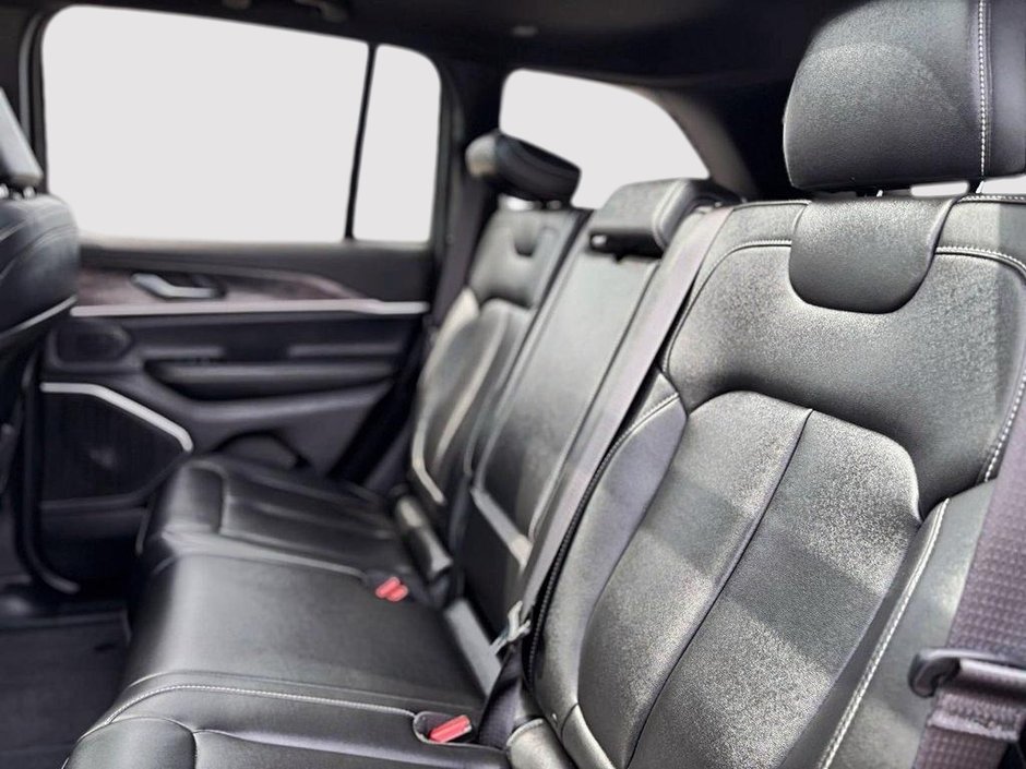 Jeep Grand Cherokee LIMITED 4X4 // TOIT PANORAMIQUE 2024-9