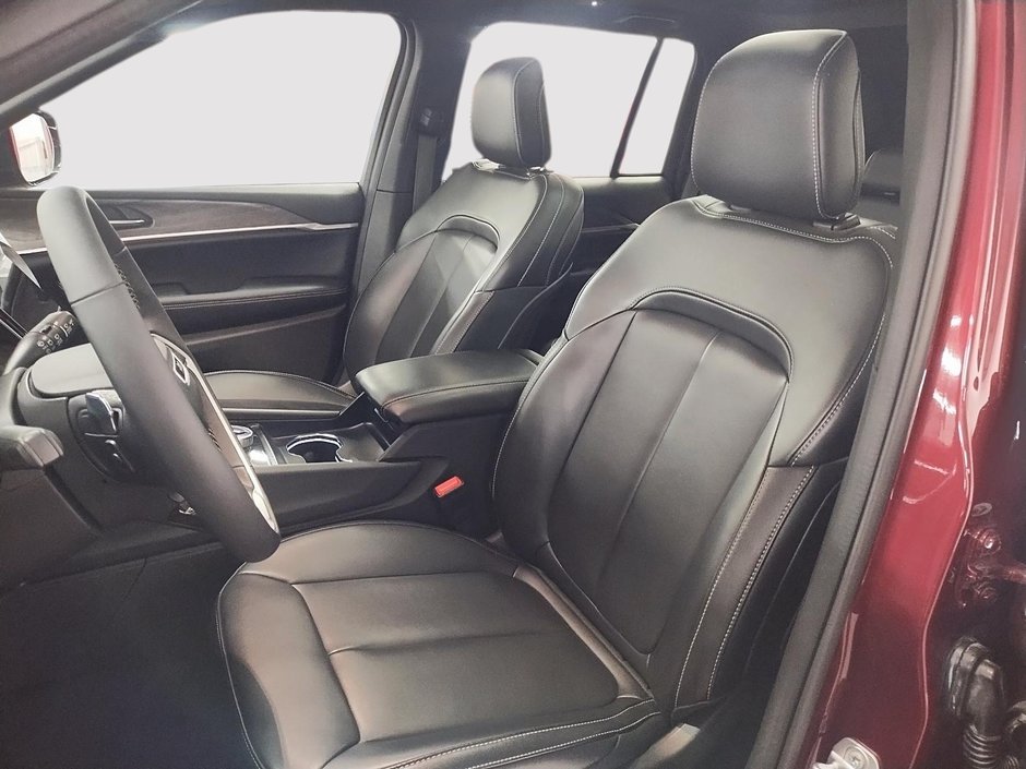 Jeep Grand Cherokee LIMITED 4X4 // TOIT PANORAMIQUE 2024-8