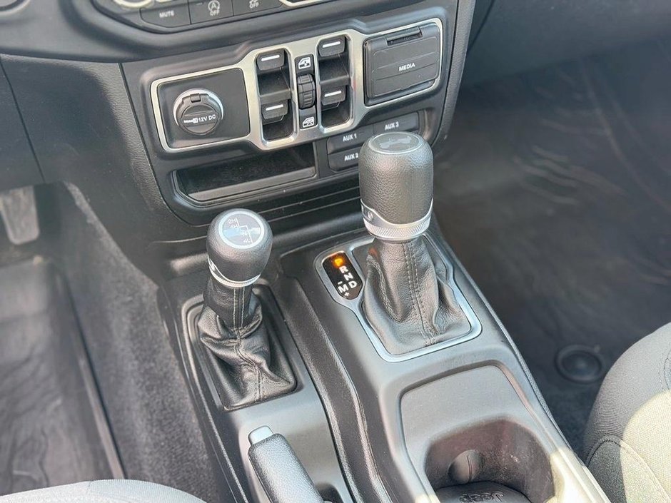 2023 Jeep Wrangler WILLYS 4X4 V6 // TEMPS FROIDS-15