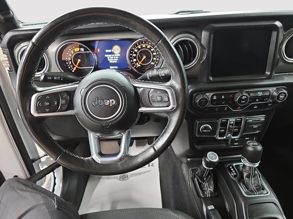 Jeep Wrangler SAHARA // JEEP // V6 2023-13