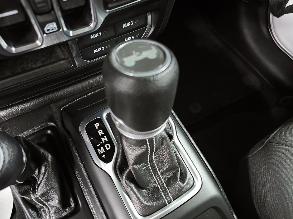 Jeep Wrangler SAHARA // JEEP // V6 2023-14