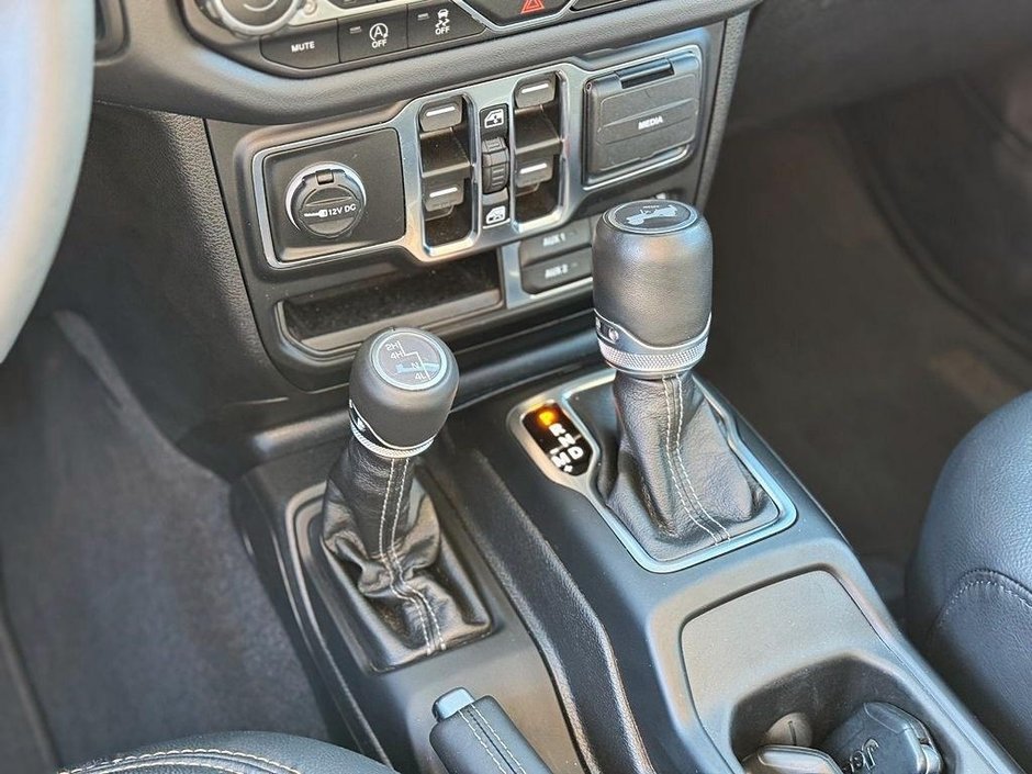 2024 Jeep Wrangler SAHARA 4X4 // TEMPS FROID // 2 TOITS-13