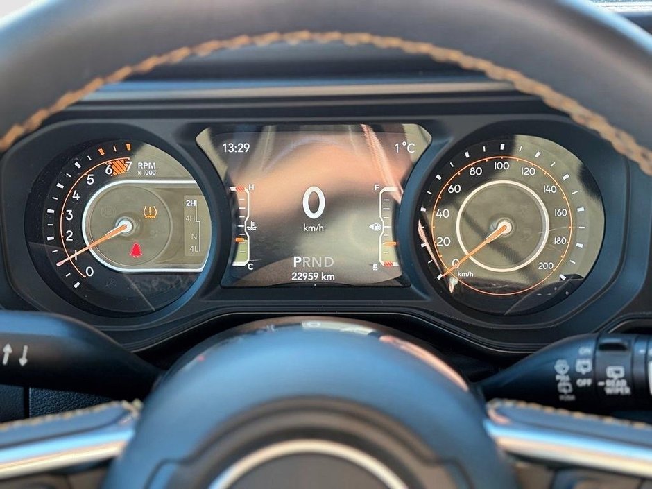2024 Jeep Wrangler SAHARA 4X4 // TEMPS FROID // 2 TOITS-14