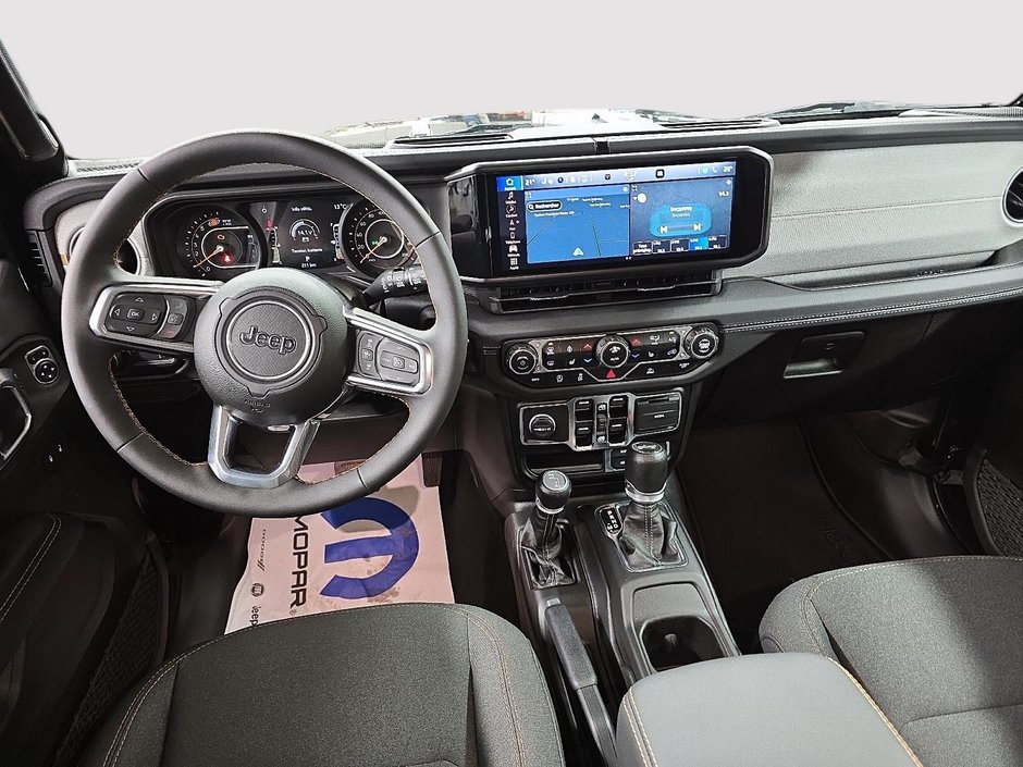 Jeep Wrangler SAHARA 4X4 // ENSEMBLE TECHNOLOGIE // TOIT RIGIDE 2024-9
