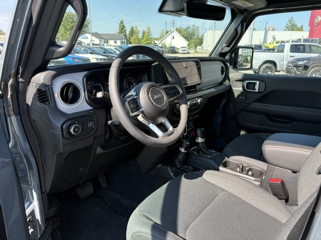 2024 Jeep Wrangler Sahara-9