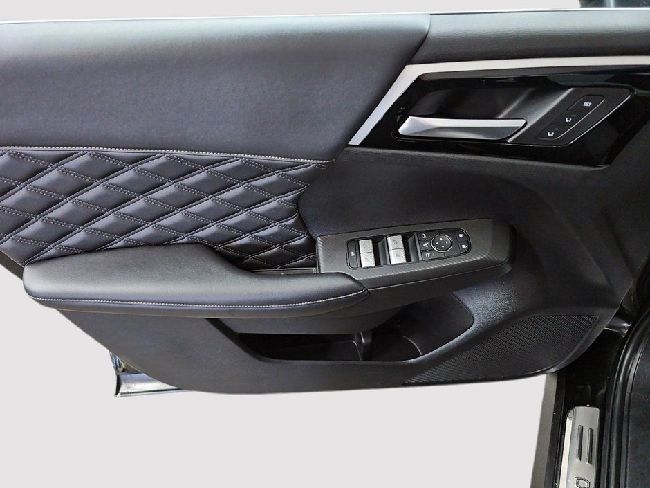 2023 Mitsubishi Outlander PHEV SEL // OUTLANDER // PHEV-10