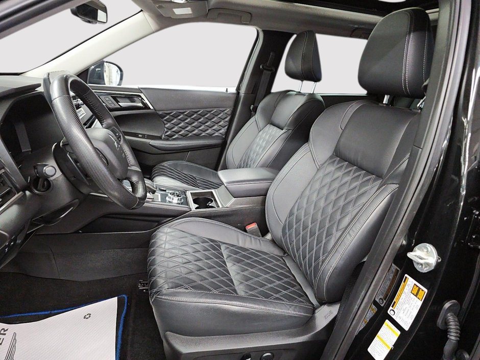 2023 Mitsubishi Outlander PHEV SEL // OUTLANDER // PHEV-8