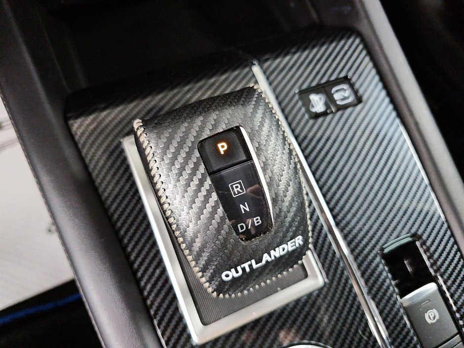2023 Mitsubishi Outlander PHEV SEL // OUTLANDER // PHEV-14