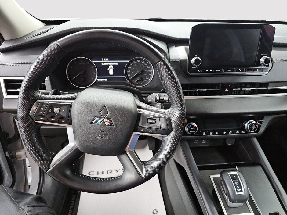 2023 Mitsubishi Outlander ES // S-AWD // 2.5L-13