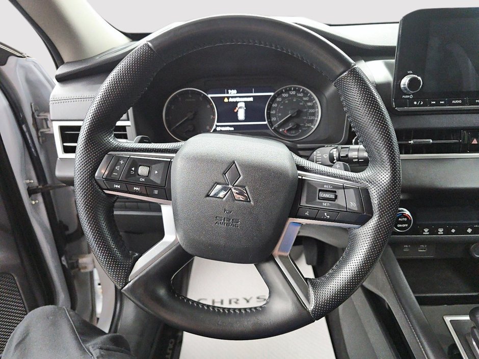 2023 Mitsubishi Outlander ES // S-AWD // 2.5L-11